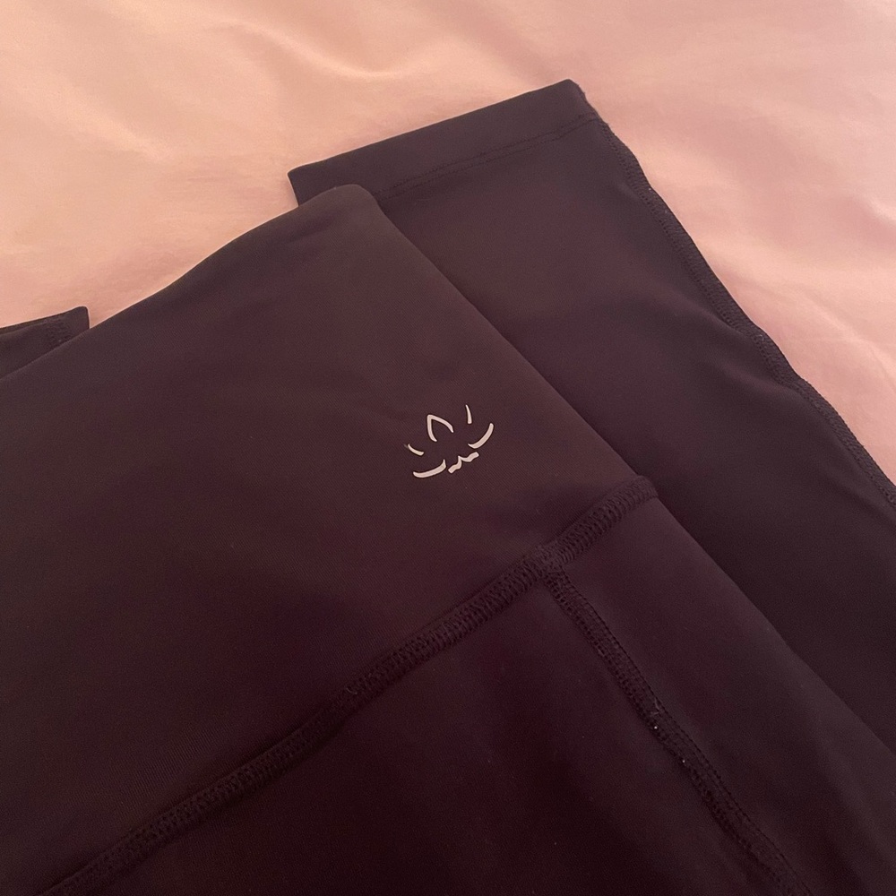 BEYOND YOGA HIGH WAISTED MIDI LEGGING - SIZE L